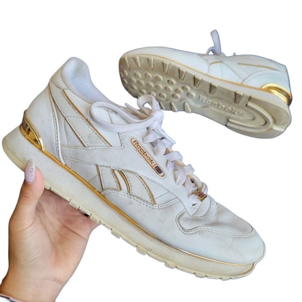 Reebok Womens Classic White Gold Trim Sneakers Size 7.5